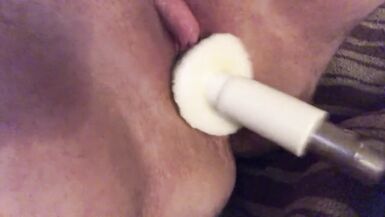 Trans slut pussy creams on knot dildo machine - 4 image