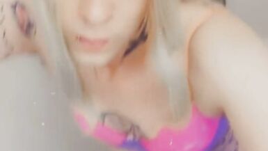 Beautiful Pretty in Pink babe - 2 image