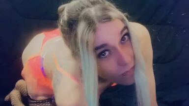 Sexy Party Girl wants to Play