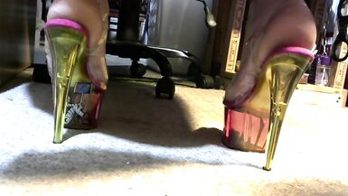twerking and ass shake in high heels - 10 image