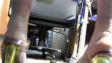 twerking and ass shake in high heels - 3 image