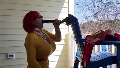 DeeDeeSlut69 in a Yellow Dress on her balcony Playing - 1 image