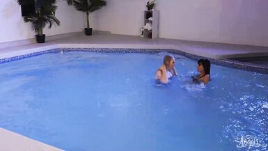 Trans Angels - Gorgeous Brunette Korra Del Rio Goes To The Pool To Flirt With Lianna Lawson