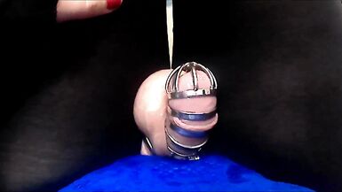 Closed girl made a golden fountain and filled a tube with cum - 10 image