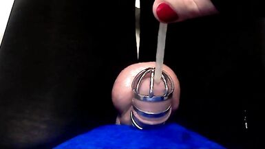 Closed girl made a golden fountain and filled a tube with cum - 3 image