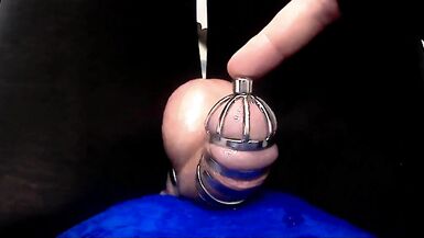 Closed girl made a golden fountain and filled a tube with cum