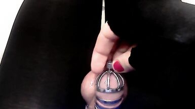 Closed girl made a golden fountain and filled a tube with cum - 7 image