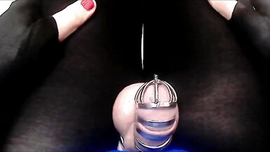 Closed girl made a golden fountain and filled a tube with cum - 8 image