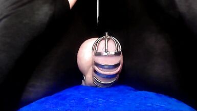 Closed girl made a golden fountain and filled a tube with cum - 9 image