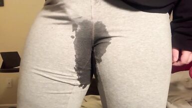 drenching my grey leggings - 7 image