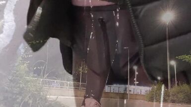 Piss in Latex pantyhose with zipper ? dense ? - 6 image