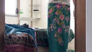 FN014 I am doing something with this sarong. - 3 image