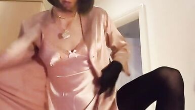 jess silk riding dildo in pink satin nightie and robe with bob wig - 4 image