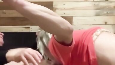 Bolt rides and suck the cock - 11 image