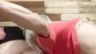 Bolt rides and suck the cock - 12 image