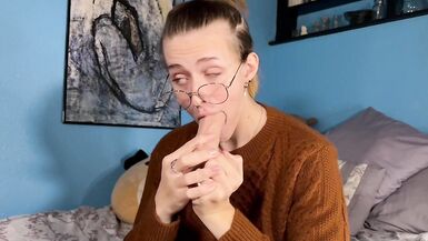 Tgirl smokes and gapes her ass - 3 image