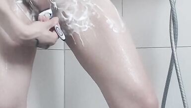 Trans milf shaving in the shower - 5 image