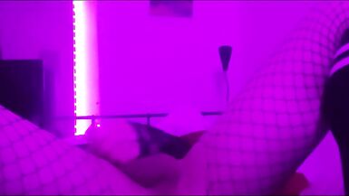 Sissy Boy / FemBoy qui se masturbe et ce gode le cul comme une salope - 14 image