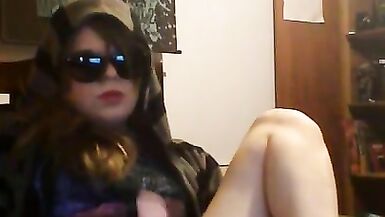 Shamefully and horny cam slut cums again - 13 image