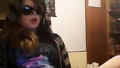 Shamefully and horny cam slut cums again - 2 image