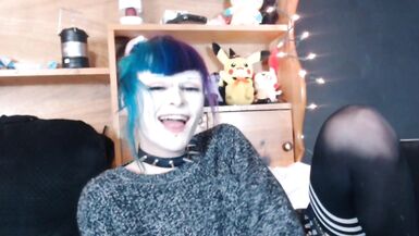 inexperienced tgirl stroking 9 inch cock on chaturbate - 5 image