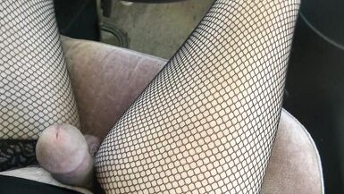 Lisa pedal pumps to orgasm - 13 image