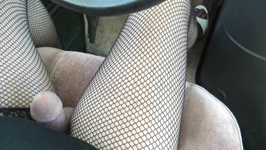 Lisa pedal pumps to orgasm - 14 image