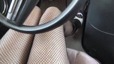 Lisa pedal pumps to orgasm - 7 image