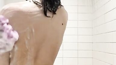 Soap Overspread Violet Hornstar Shakes Her Booty In The Shower For U - 5 image