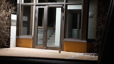 Sextoy and gag in public on the doorstep - 3 image