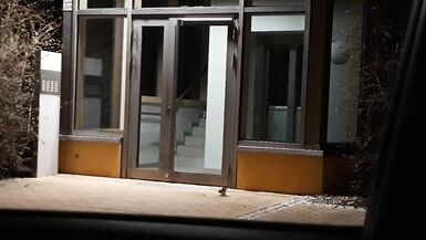 Sextoy and gag in public on the doorstep