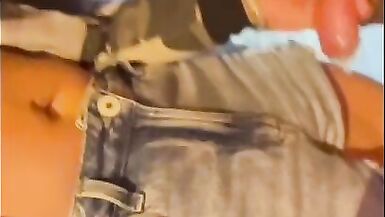 Aline Tavares I saw the blond at the carnival in Campinas and I couldn't resist, I enticed him on the street even with everybody passing by, we went to an alley to have sex, the noise was so much that they threw water on us and lastly the pedestrian - 9 image