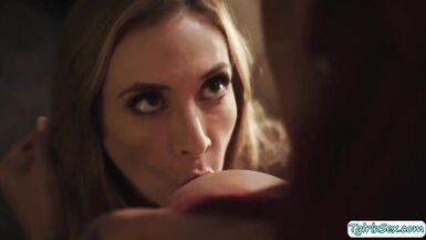 Sexy bigtits t-girl Foxxy licks and copulates females twat