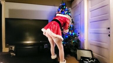 Crystal and her Christmas tree - 14 image