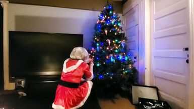 Crystal and her Christmas tree - 15 image