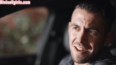 Smallcock and smalltits TS public screwed on the job - 3 image