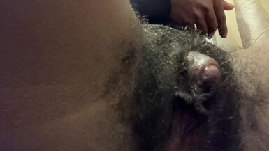 Large clitoris cuming  - 1 image