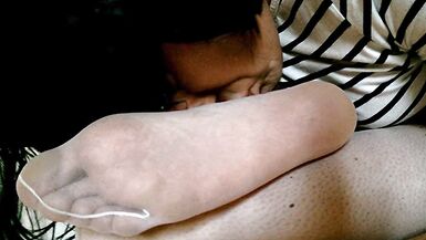 Monique Worships her own feet & cumming - 15 image