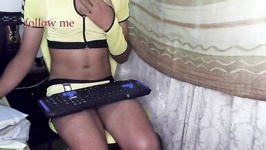 Hermosa travesti en web camera - 15 image