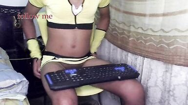 Hermosa travesti en web camera - 6 image