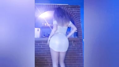 FIESTA TERMINA RAUNCHY CON UNA CHICA TRANS PORNO - 2 image