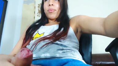 Latin Ladyman pee on herself - 10 image