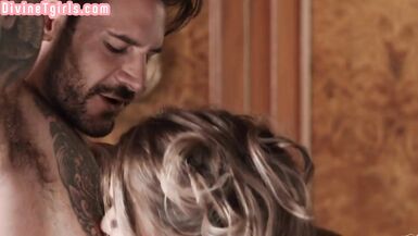 Elegant breasty TS mother I'd like to fuck in old time role barebacked by paramour - 11 image