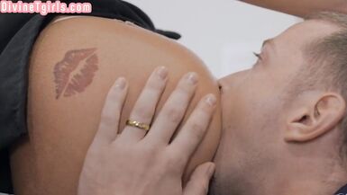 Bigtitted transgender barebacked by BWC in doggy position - 3 image