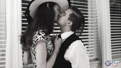 GROOBYGIRLS: Timeless Hotty Bailey Brentwood - 3 image