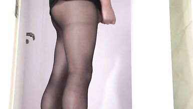 Crossdresser Rock Meow Masturbating in 20cm platform heels and ebon hose - 12 image