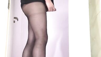 Crossdresser Rock Meow Masturbating in 20cm platform heels and ebon hose - 15 image