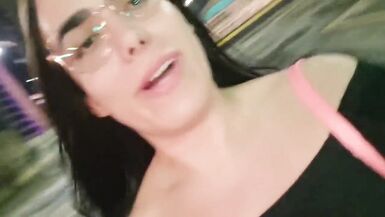 chupei o pau do casado no estacionamento do shopping - 12 image