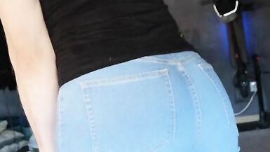 EmmaaaTV Deutsche Transe PEE, URINATE in blue jeans - 10 image