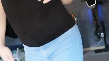 EmmaaaTV Deutsche Transe PEE, URINATE in blue jeans - 12 image